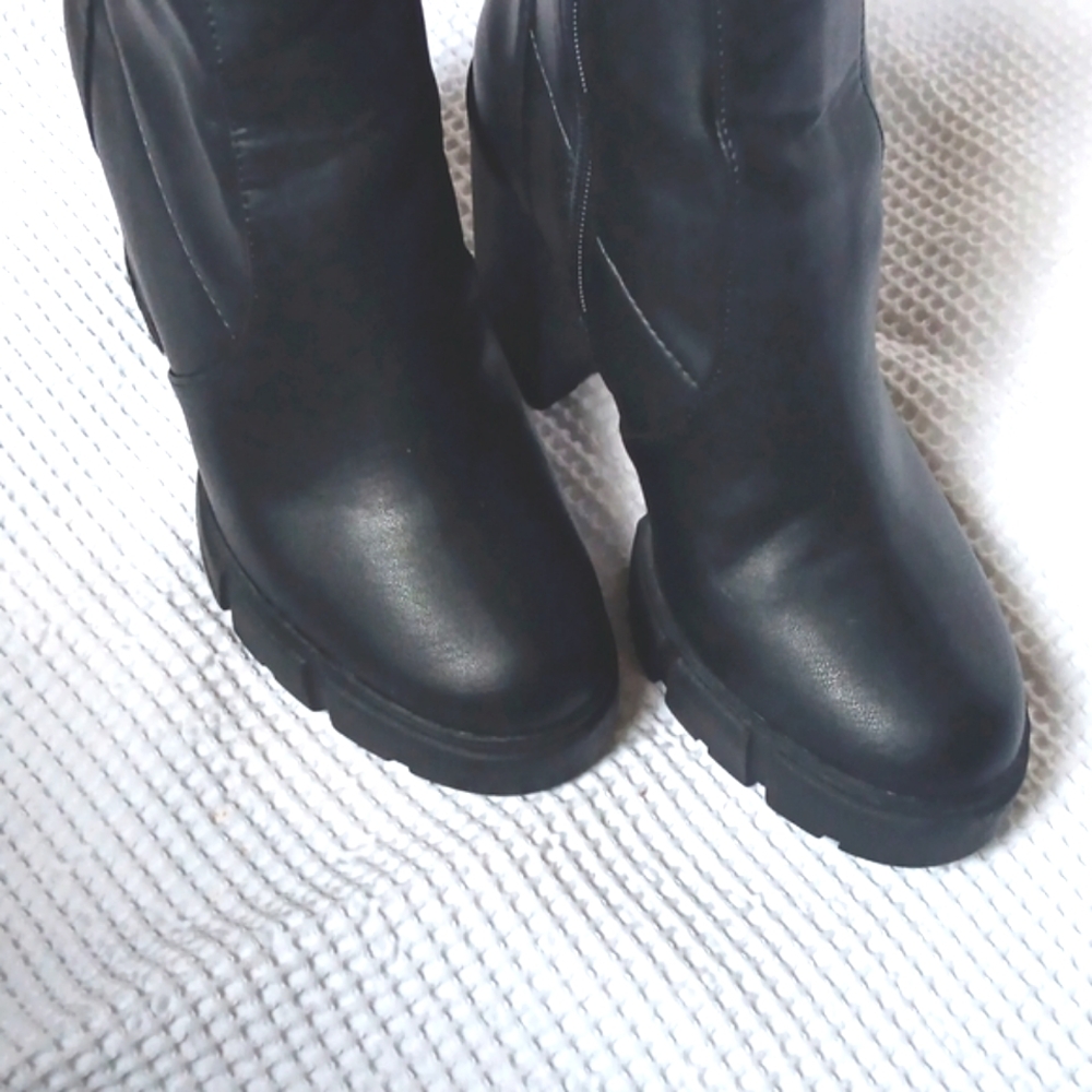 ALDO. ILANNA PLATFORM BOOTIE. BLACK SIZE 9. - Picture 4 of 9